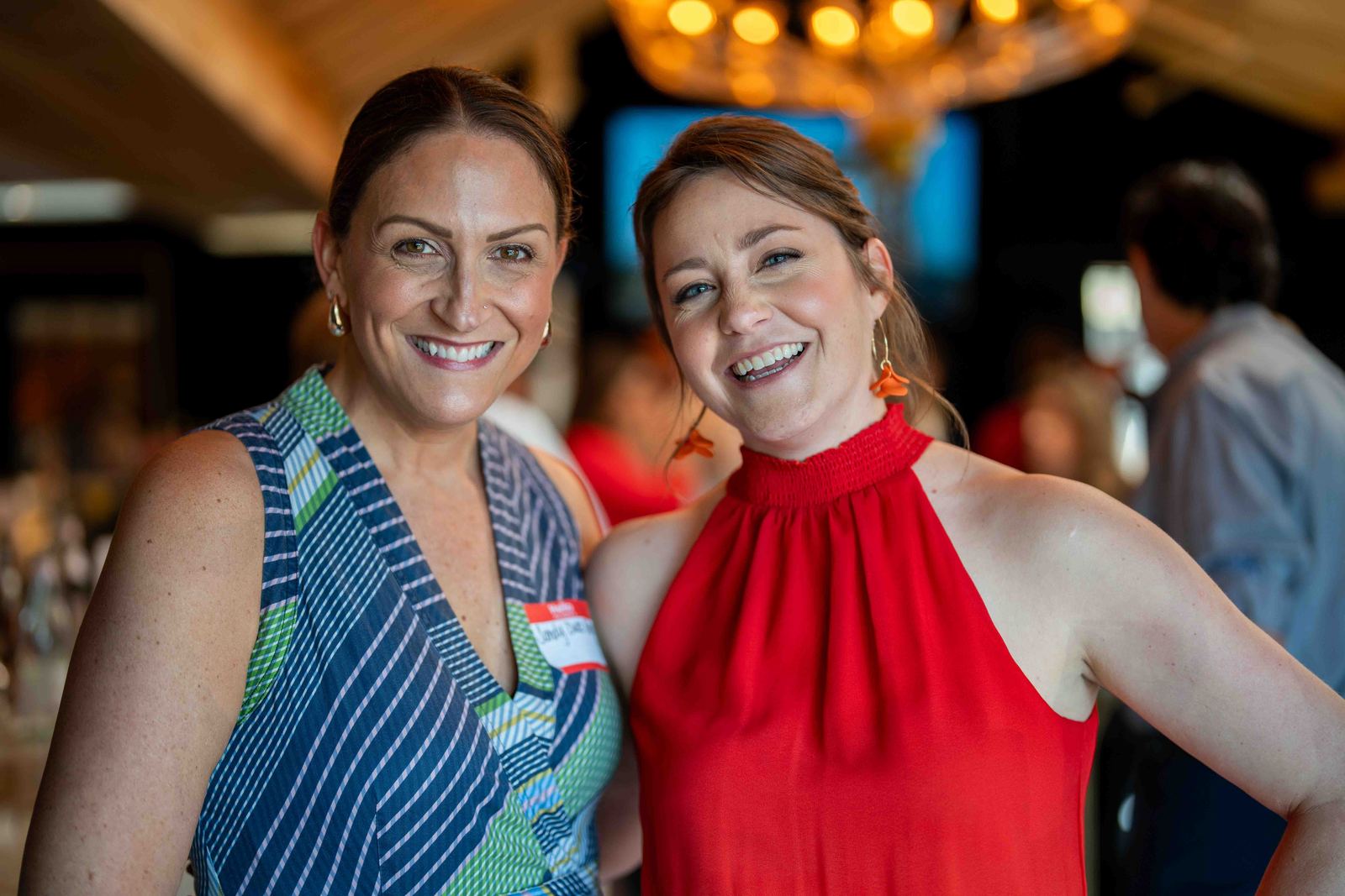 Two smiling guests at an evening gala in Dallas